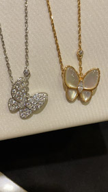 Van Cleef & Arpels Weiße Perlmutt Diamant Blumen Schmetterling Halskette-3733  