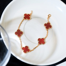 Van Cleef & Arpels klassisches Fünf-Blumen-Armband rot Chalzedonie-3782  